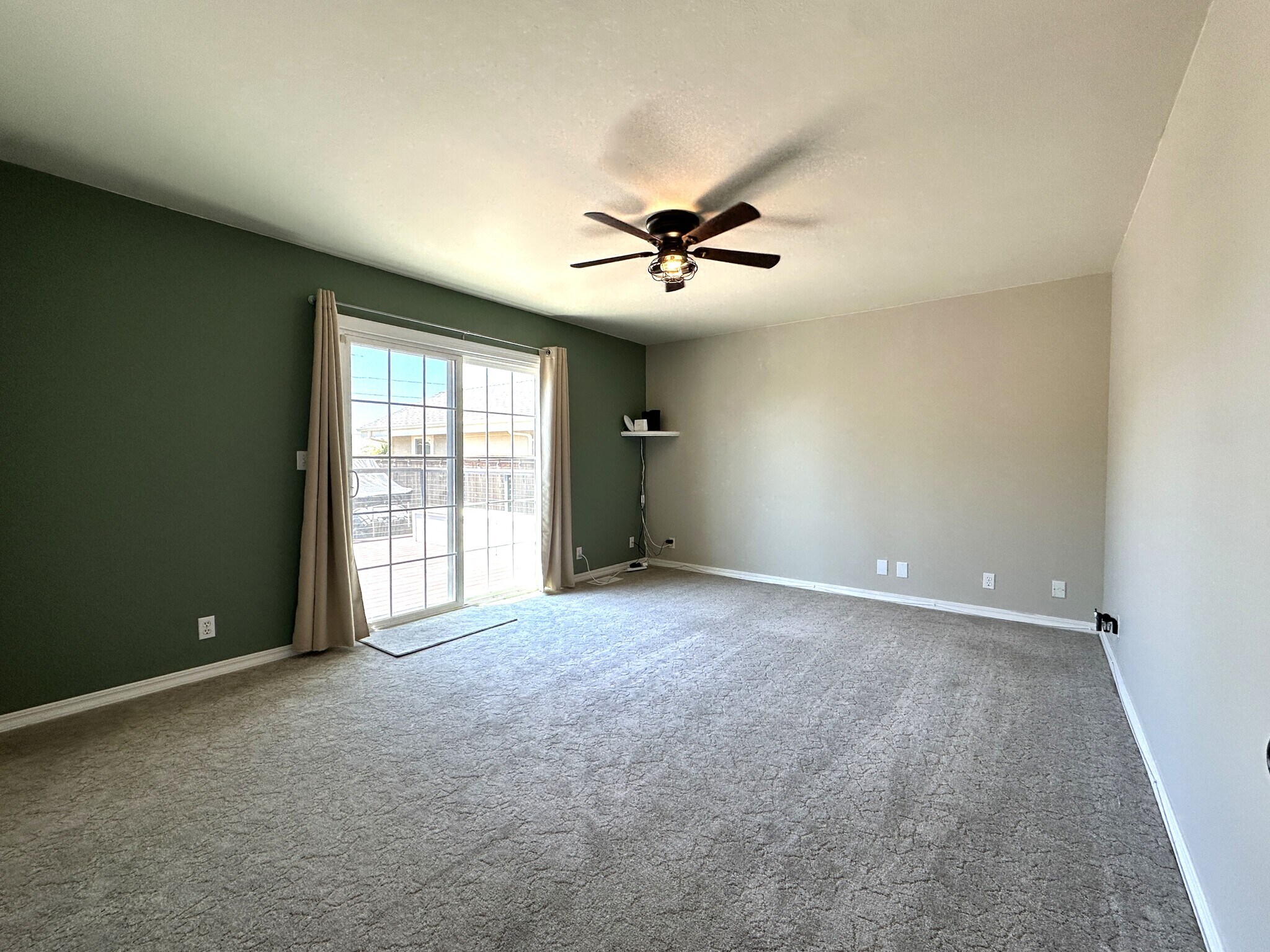 Building Photo - 604 Village Ct