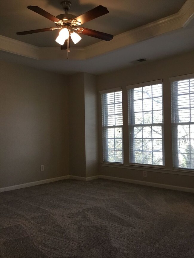 Building Photo - Beautiful Townhome in Baxter Community