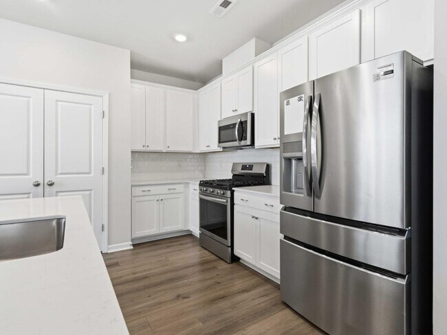 Building Photo - 211 Stellate Pl