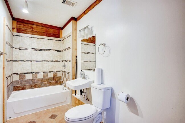 Building Photo - 301 Tatum Rd