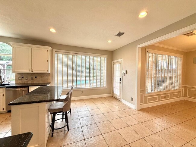 Building Photo - 626 Clarenda Falls Dr
