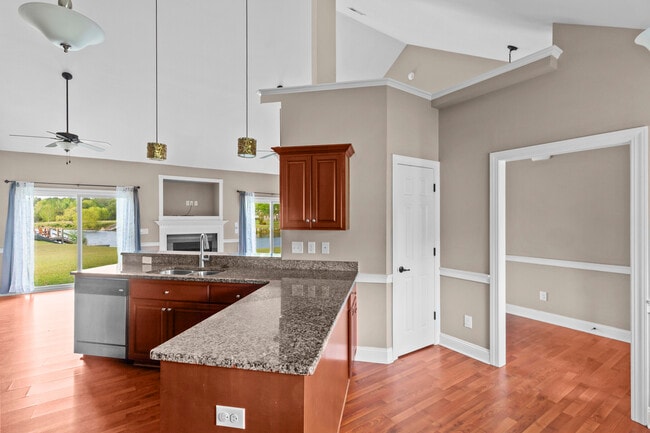 Building Photo - 301 Antioch Rd