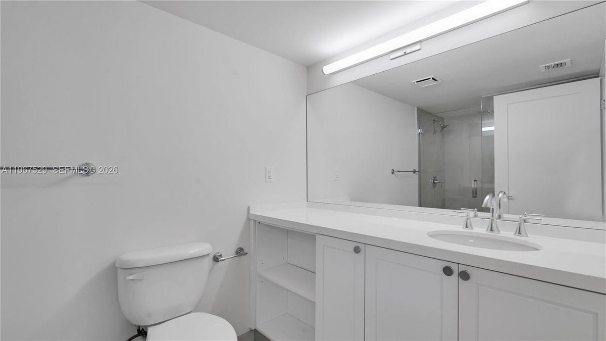 Building Photo - 555 NE 34th St