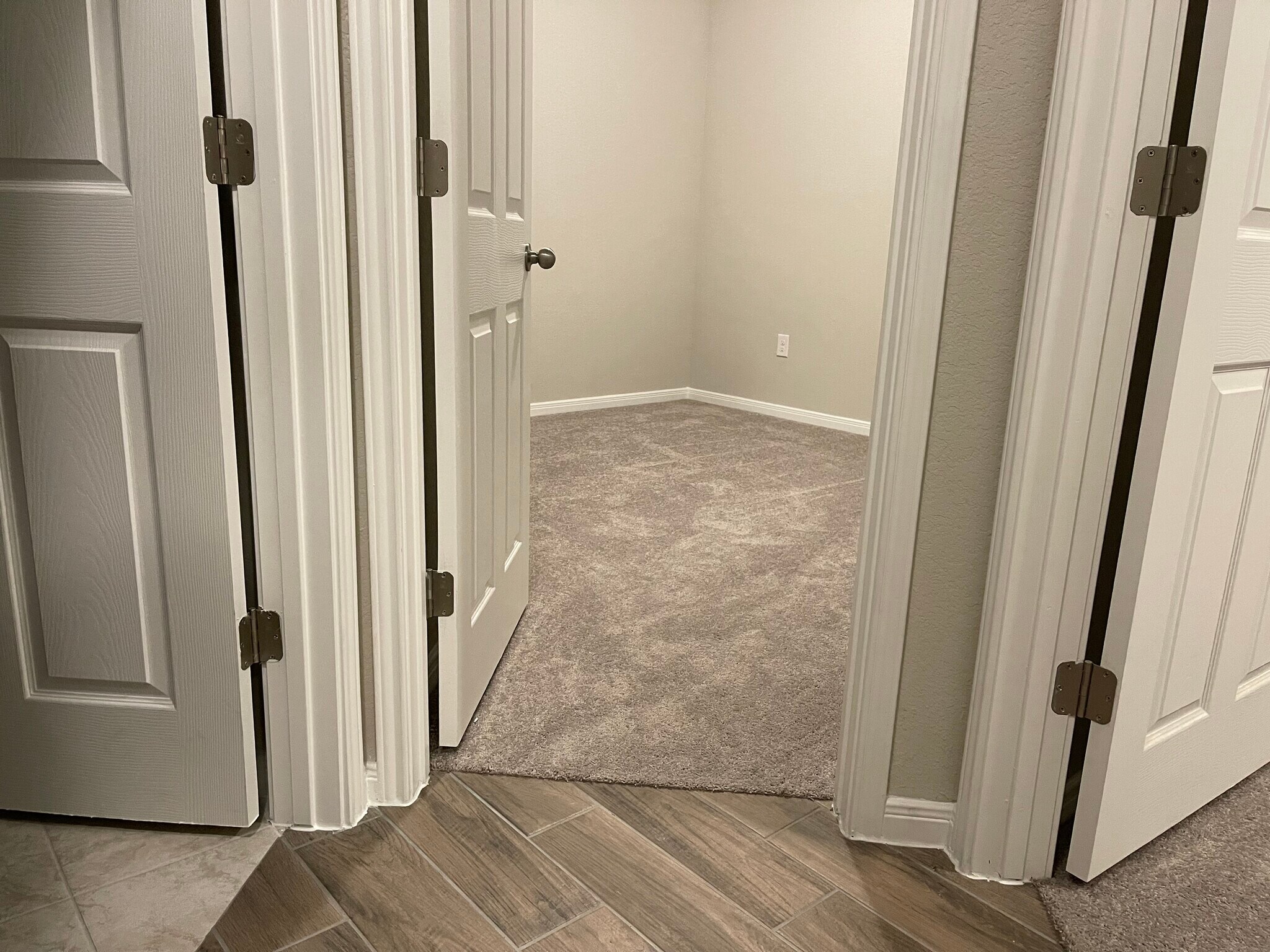 Building Photo - 300 La Joya Pass