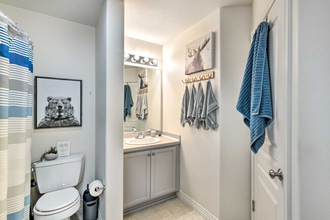 Building Photo - 2432 Glacier St