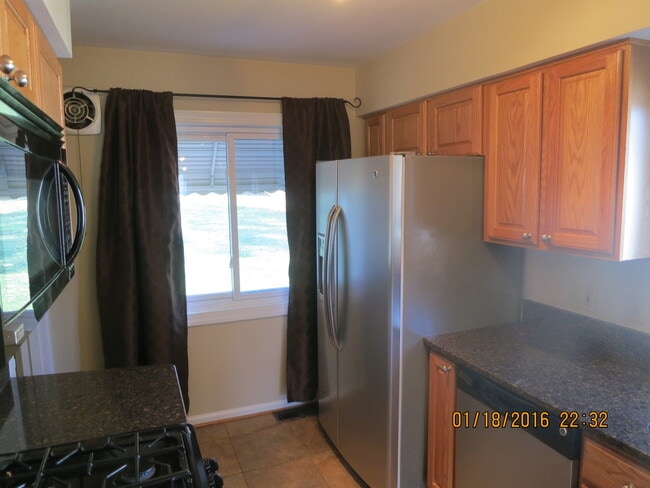 Building Photo - 3br Bethesda Rental