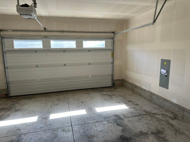 Building Photo - Beautiful 2-Story Home in Mount Vista Neighborhood!