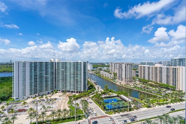 Building Photo - 15701 Collins Ave