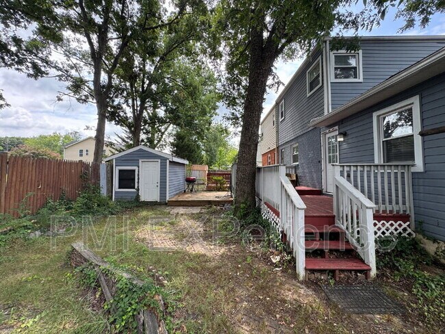 Building Photo - 2304 Lakewood St