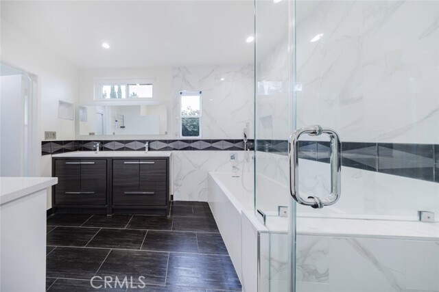 Building Photo - 5817 Lockhurst Dr