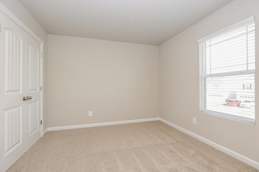 Building Photo - 2228 Lismore Dr