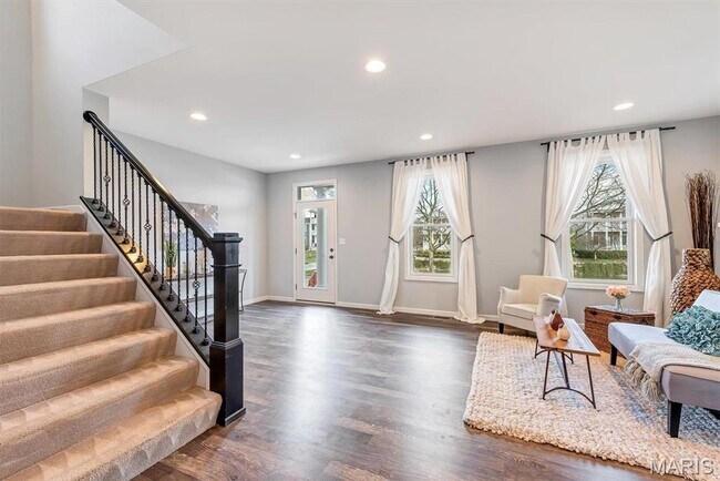 Building Photo - 5044 Arpent St