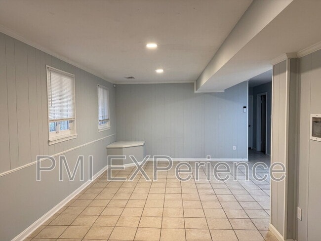 Building Photo - 13417 Queens Ln