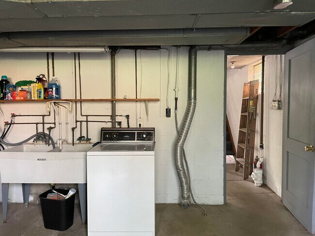 Building Photo - bre121