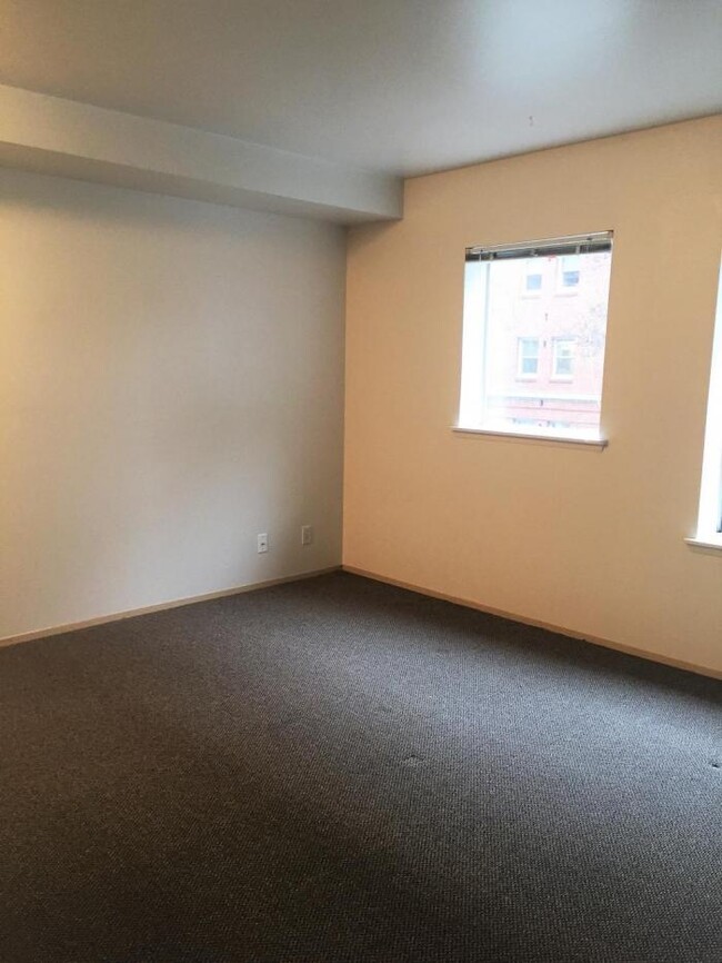 Building Photo - 1 bedroom in Seattle WA 98121