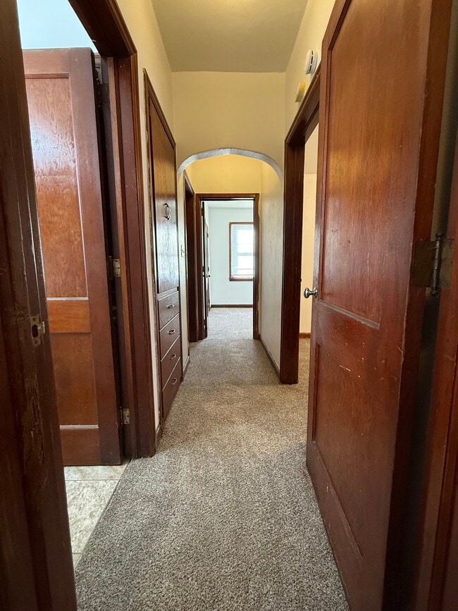 Building Photo - 825 9th Ave N