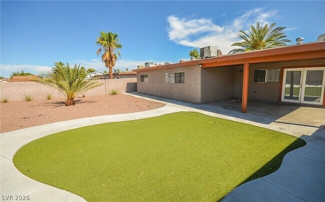 Building Photo - 6772 Carrera Dr