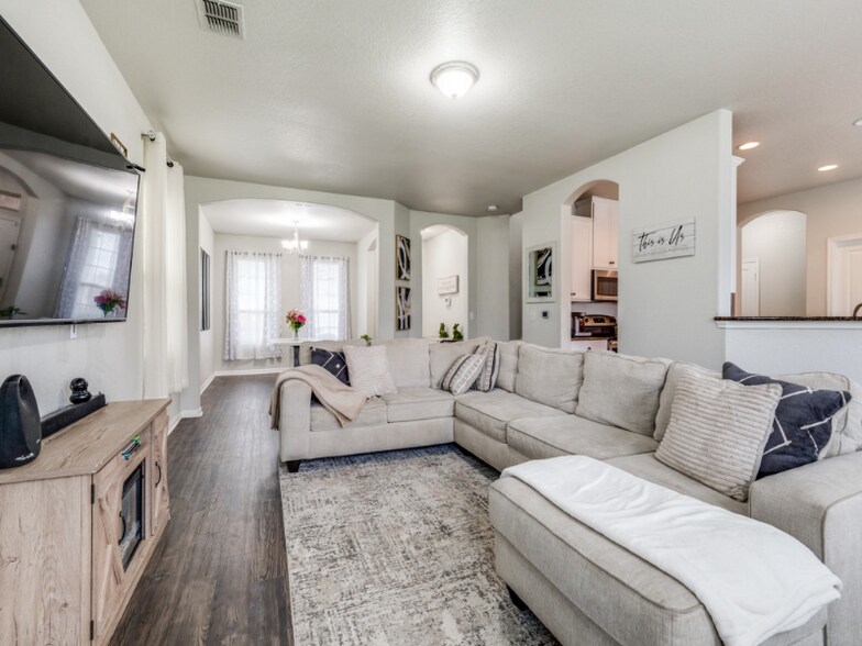 Building Photo - 6035 Enchantment