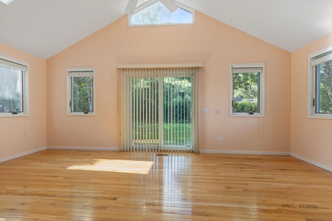 Building Photo - 1660 Hertel Ln