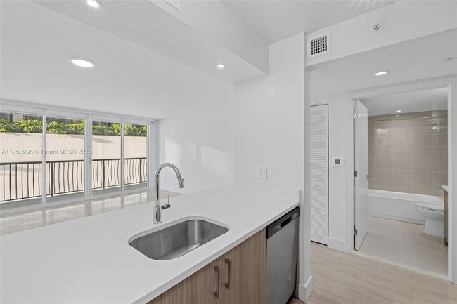 Building Photo - 1756 N Bayshore Dr