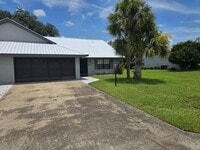 Building Photo - 2511 N Orangewood St