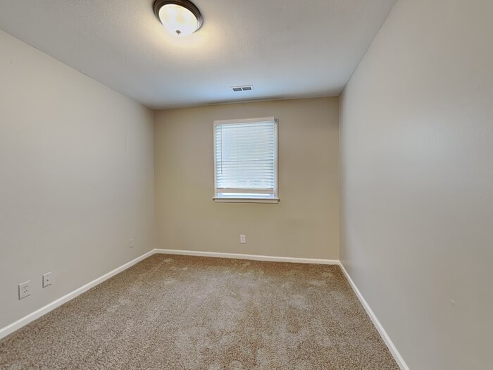 Building Photo - 4418 Windsor Rd