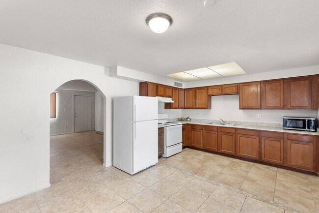 Building Photo - 7422 W Turney Ave