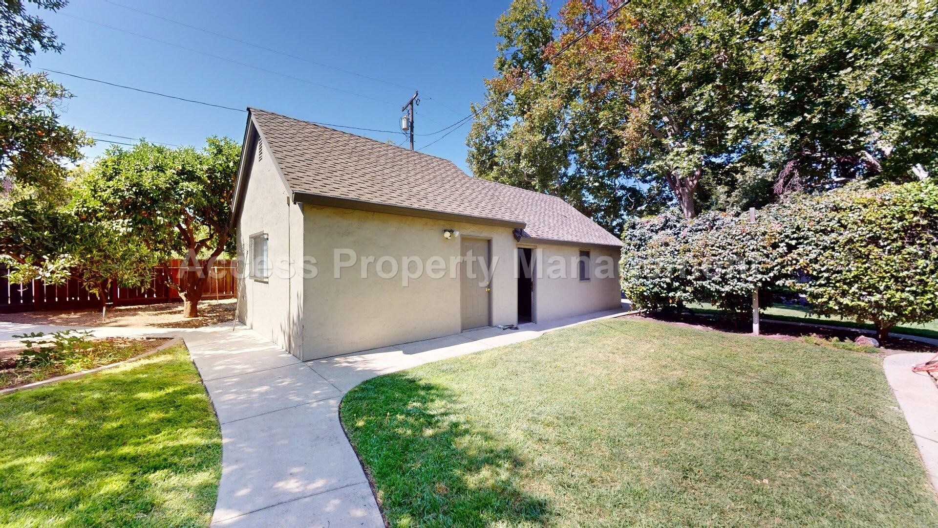 Building Photo - 1200 Sycamore St