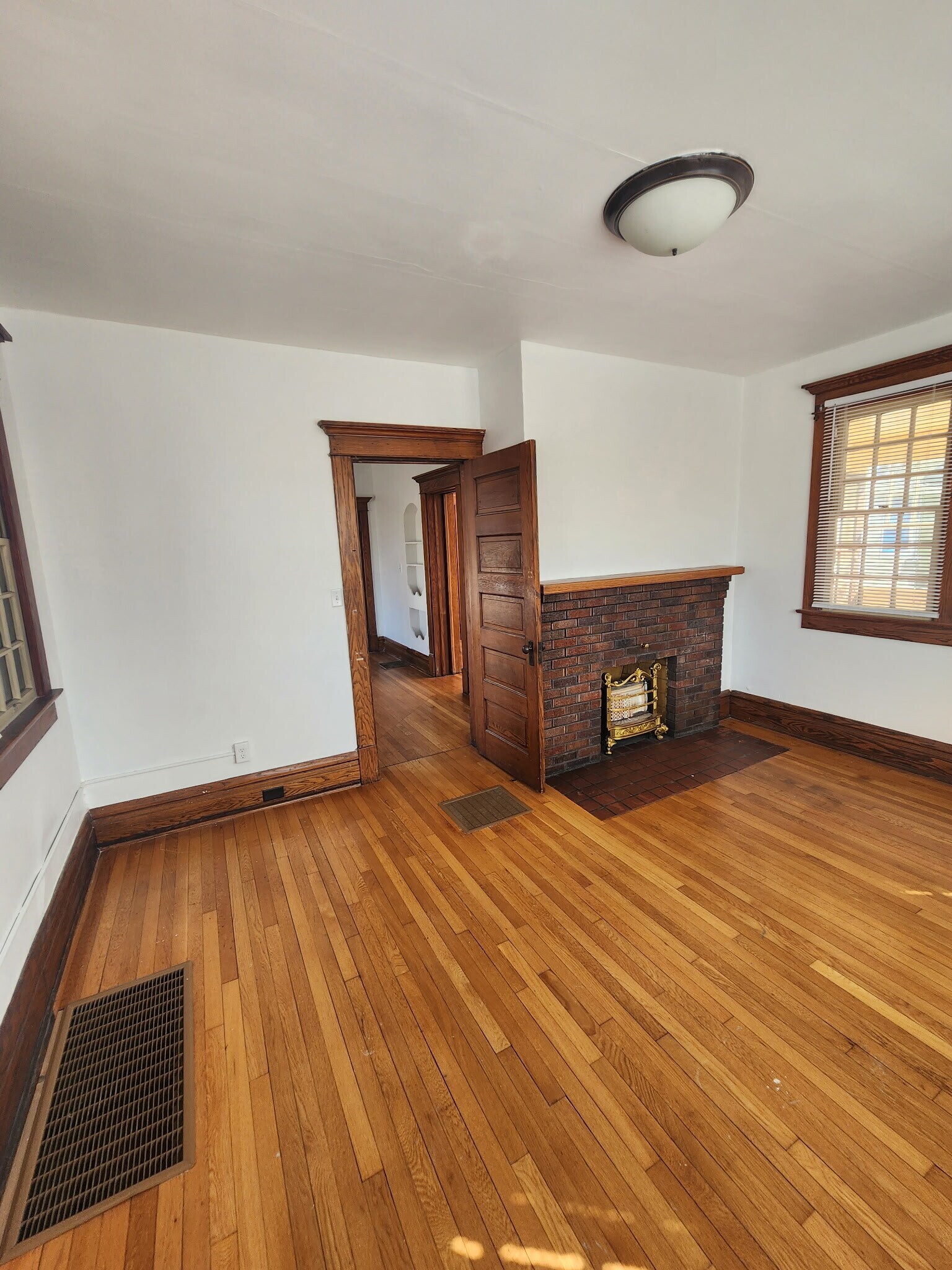 Building Photo - 222 N 5th St