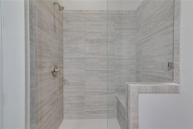 Building Photo - 440 Baroque Dr