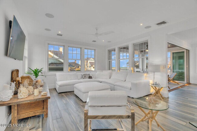 Building Photo - 985 Ocean Ave