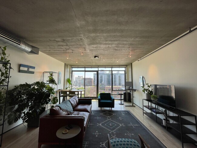 Building Photo - Prime Location in the Heart of the Pearl i...
