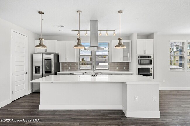 Building Photo - 8663 Ivanhoe Dr