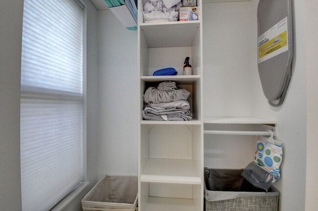 Building Photo - 201 SE 7th St