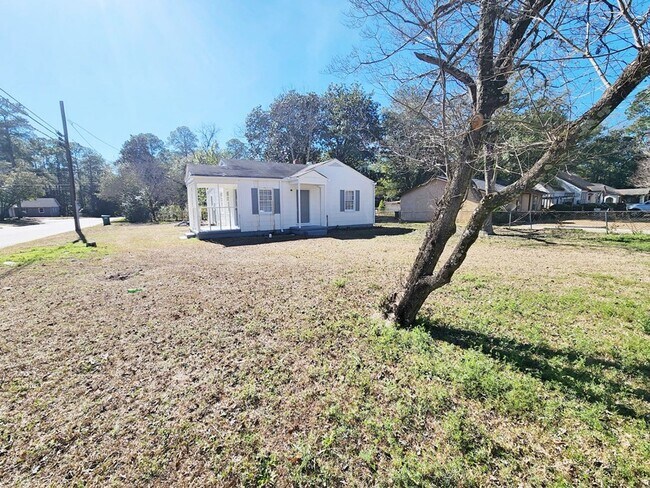 Building Photo - 1200 W Lincoln Ave