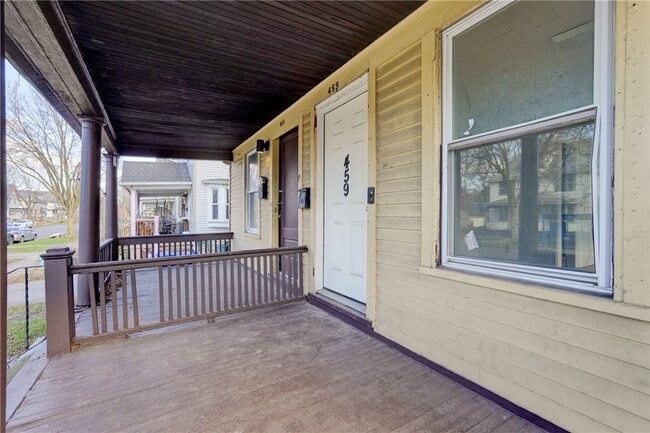 Building Photo - 459 Parsells Ave