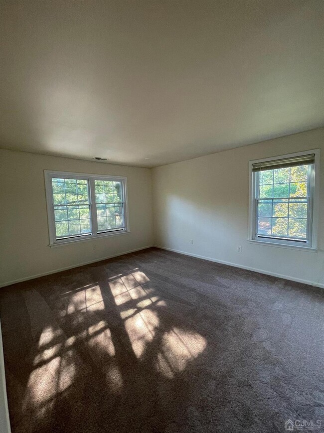 Building Photo - 905 Woodhaven Dr