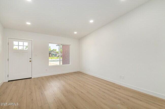 Building Photo - 5038 E Winchcomb Dr