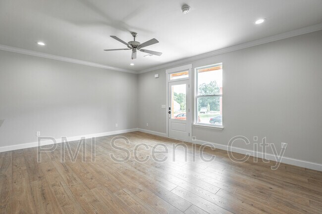 Building Photo - 1904 Cypress Ln