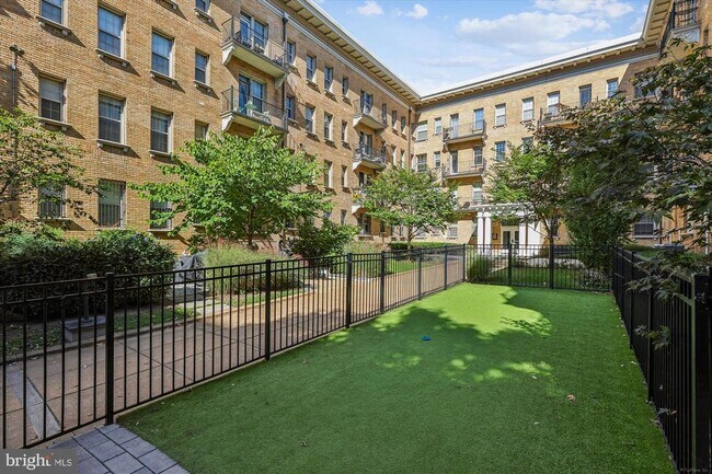 Building Photo - 1401 Columbia Rd NW