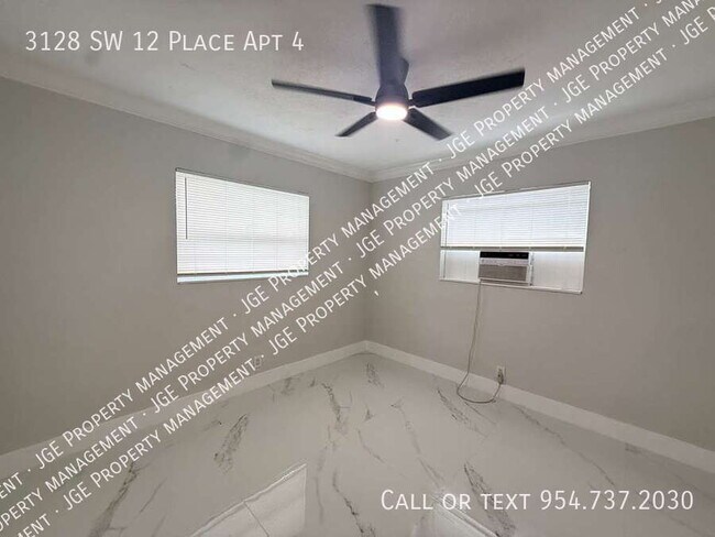 Building Photo - 3128 SW 12th Pl