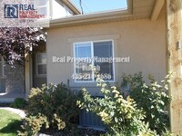 Building Photo - 2 Bed 2 Bath Townhome.