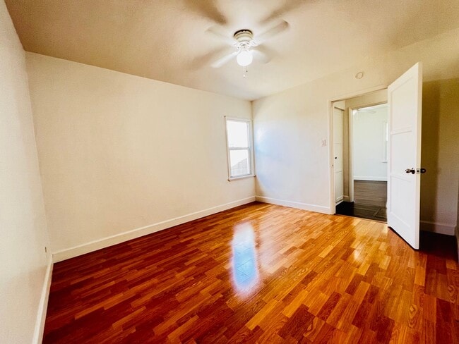 Building Photo - Single Family Home w/Garage, Yard, Fruit T...