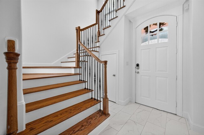 Building Photo - 2506 Maxroy St