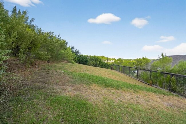 Building Photo - 10624 Lake Park Dr