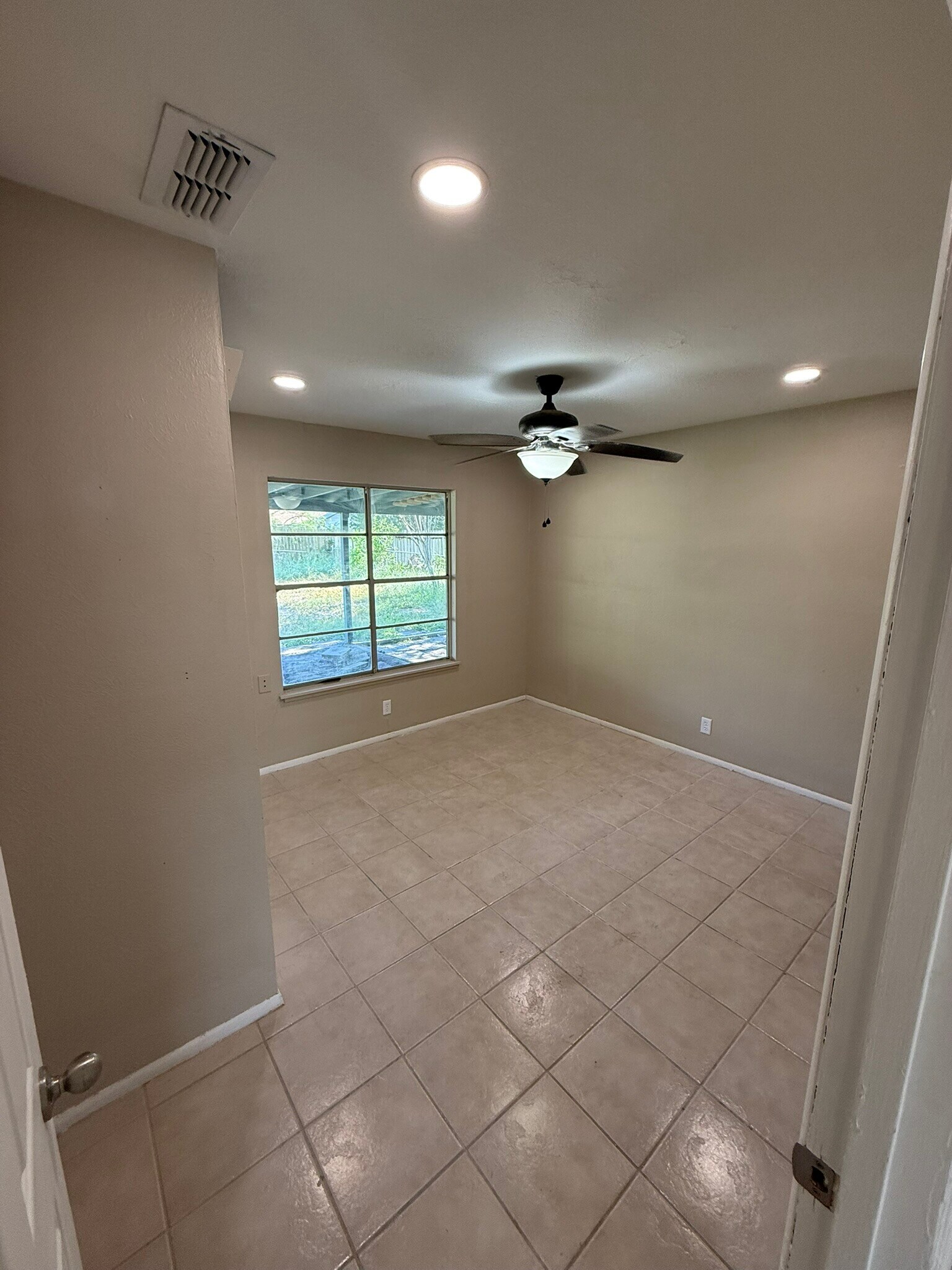 Building Photo - 1907 Oklahoma St