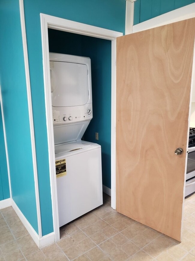 Building Photo - Charming 3-Bedroom, 2-Bathroom Home in the...
