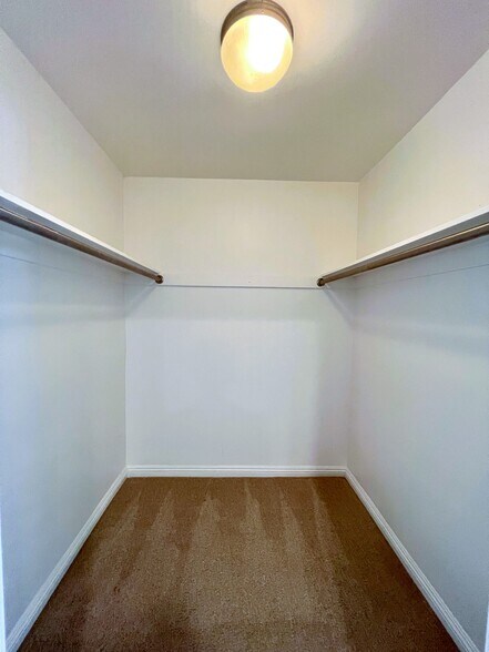 Building Photo - 1122 10th St