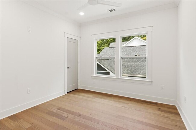 Building Photo - 205 Whitefoord Ave NE