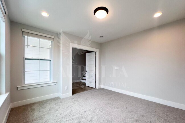 Building Photo - 8520 Silsbee Dr